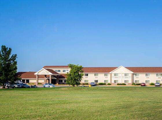 Rodeway Inn allows check-in for 18 year-old guests