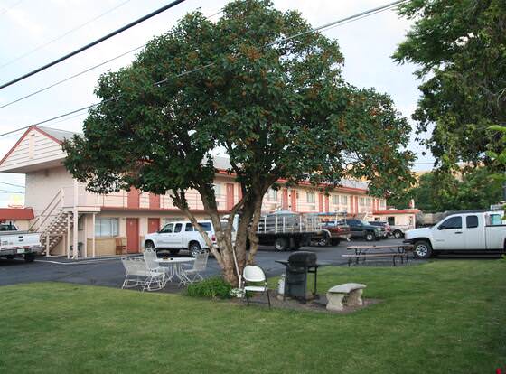 Ephrata Inn Motel allows check-in for 18 year-old guests