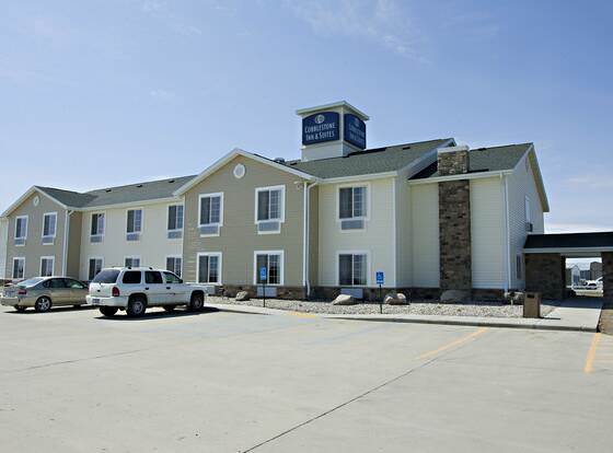 Cobblestone Inn & Suites - Langdon allows check-in for 18 year-old guests
