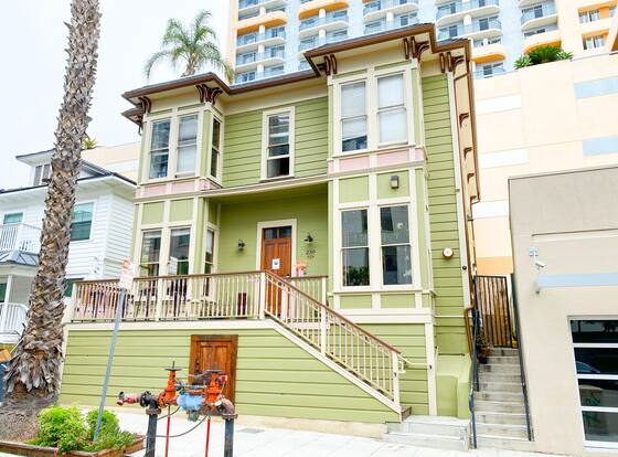 International Travelers House Adventure Hostel allows check-in for 18 year-old guests