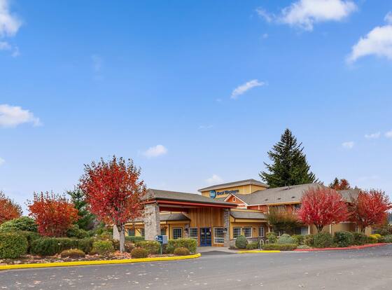 Best Western Sandy Inn allows check-in for 18 year-old guests