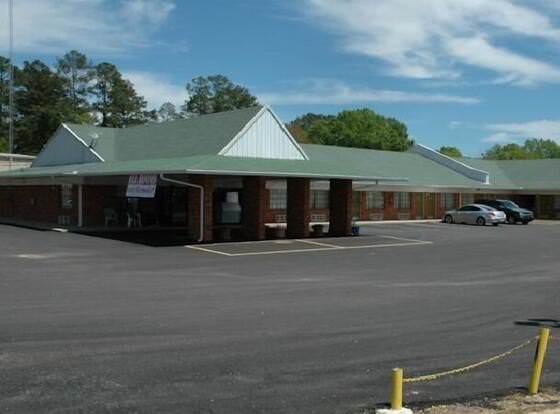 Western Motel - Prentiss allows check-in for 18 year-old guests