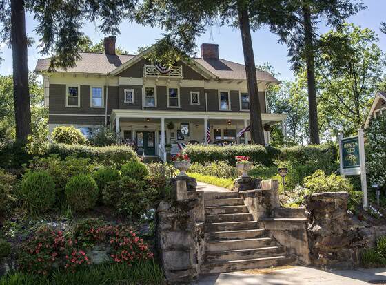 Abbington Green Bed & Breakfast Inn allows check-in for 18 year-old guests