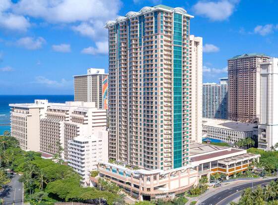 Hilton Grand Vac Club The Grand Islander Waikiki Honolulu allows check-in for 18 year-old guests