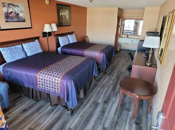 Budget Host Inn Eastland allows check-in for 18 year-old guests