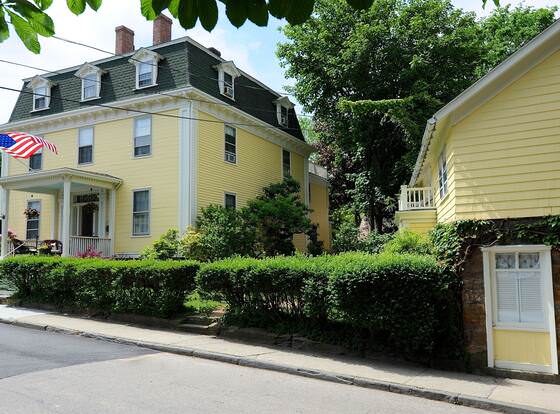 Yankee Peddler Inn allows check-in for 18 year-old guests