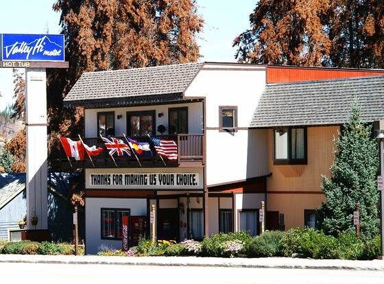 Valley Hi Motel - Near Winter Park Visitor Center allows check-in for 18 year-old guests