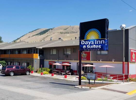 Days Inn and Suites by Wyndham Downtown Missoula-University allows check-in for 18 year-old guests