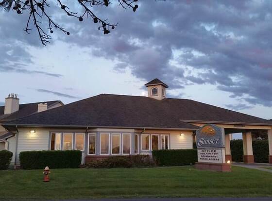 Sunset Oceanfront Lodging allows check-in for 18 year-old guests