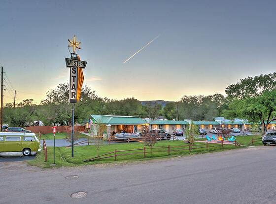 Western Star Inn allows check-in for 18 year-old guests