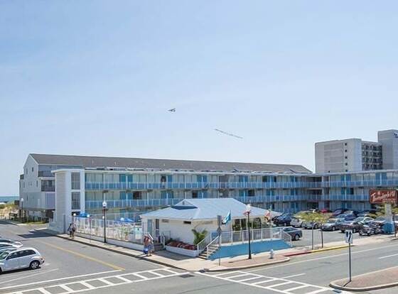 Thunderbird Beach Motel allows check-in for 18 year-old guests