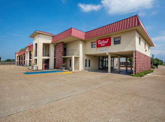 Red Roof Inn Forrest City allows check-in for 18 year-old guests