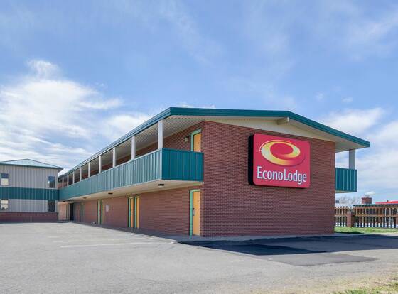 Econo Lodge allows check-in for 18 year-old guests