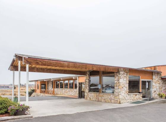 Knights Inn Boardman allows check-in for 18 year-old guests