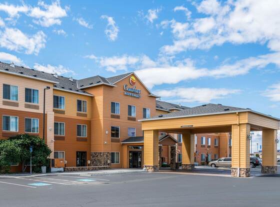 Comfort Inn & Suites allows check-in for 18 year-old guests