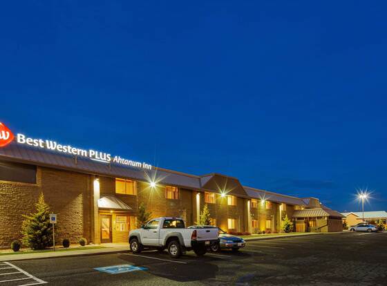 Best Western Plus Ahtanum Inn allows check-in for 18 year-old guests