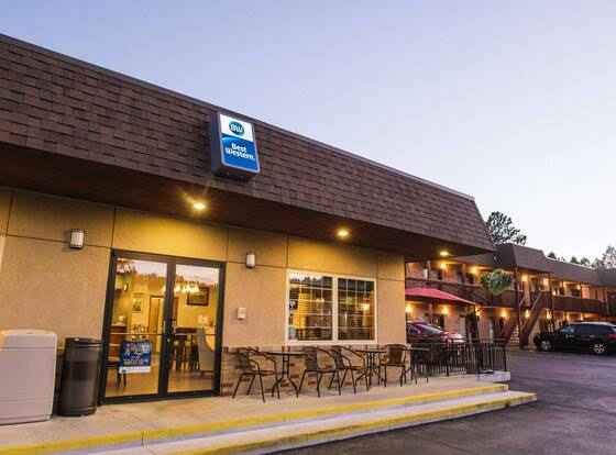 Best Western Buffalo Ridge Inn allows check-in for 18 year-old guests