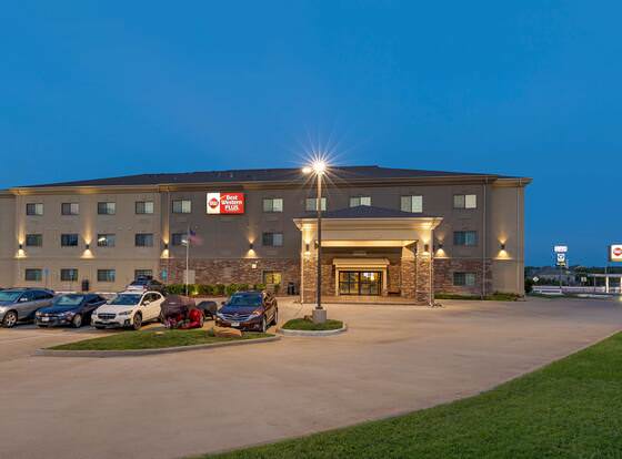 Best Western Plus Red River Inn allows check-in for 18 year-old guests