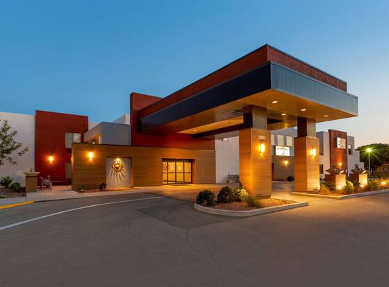 Best Western Pecos Inn allows check-in for 18 year-old guests