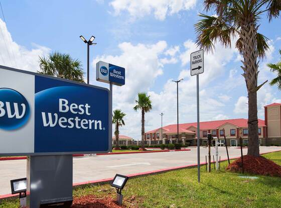 Best Western Lone Star Inn allows check-in for 18 year-old guests