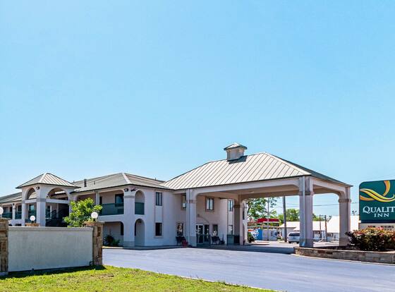 Quality Inn allows check-in for 18 year-old guests