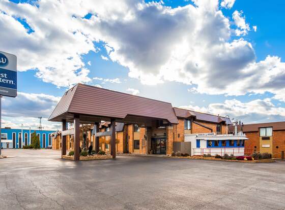 Best Western Bridgeview Hotel allows check-in for 18 year-old guests