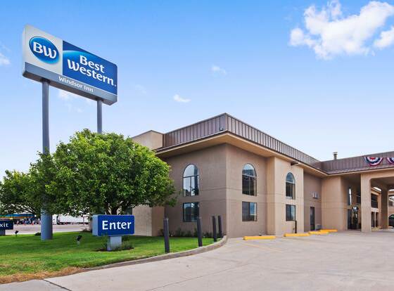 Best Western Windsor Inn allows check-in for 18 year-old guests