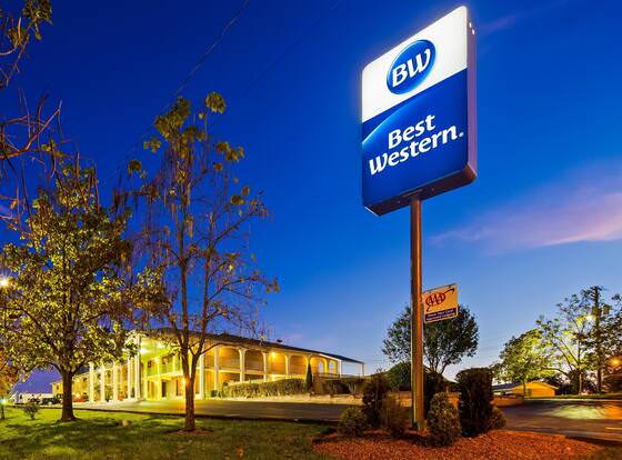 Best Western Columbia allows check-in for 18 year-old guests