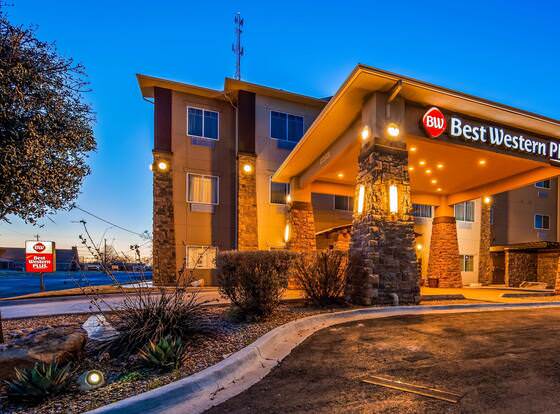Best Western Plus Seminole Hotel & Suites allows check-in for 18 year-old guests