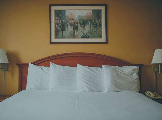 Hotel Ottumwa allows check-in for 18 year-old guests