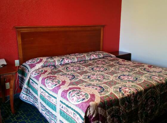 Budget Inn El Reno allows check-in for 18 year-old guests