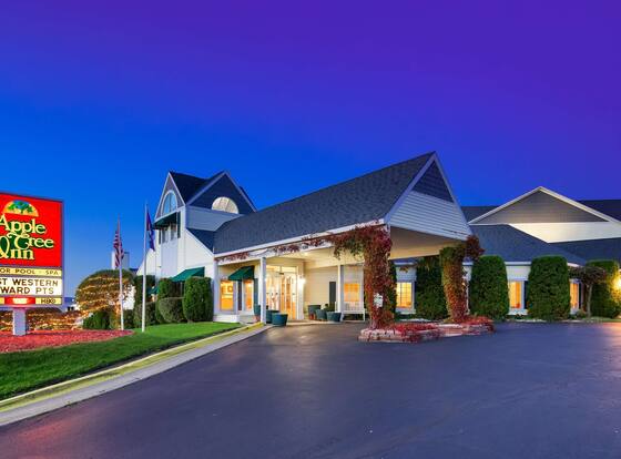 Apple Tree Inn, SureStay Collection by Best Western allows check-in for 18 year-old guests