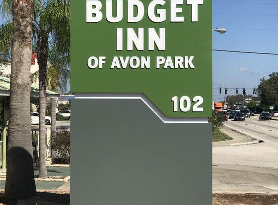 Budget Inn Of Avon Park allows check-in for 18 year-old guests