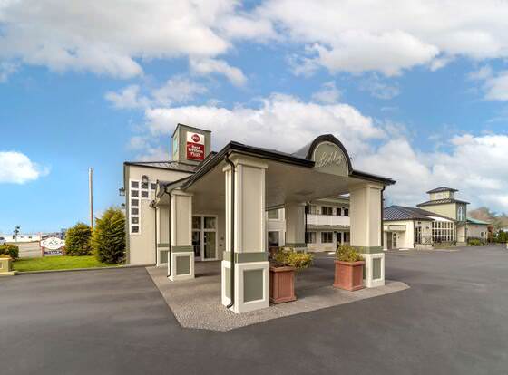 Best Western Plus Northwoods Inn allows check-in for 18 year-old guests