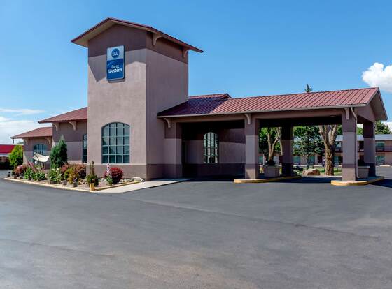 Best Western Alamosa Inn allows check-in for 18 year-old guests