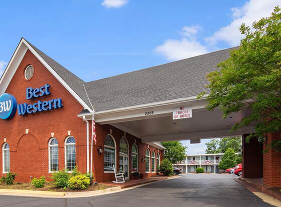 Best Western Fredericksburg allows check-in for 18 year-old guests