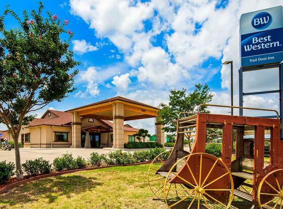 Best Western Trail Dust Inn & Suites allows check-in for 18 year-old guests
