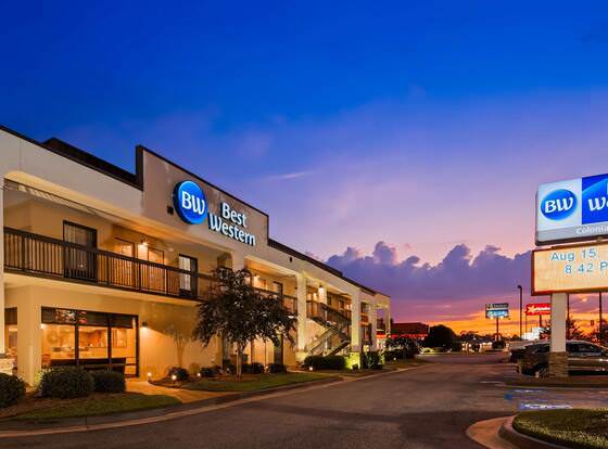 Best Western Colonial Inn allows check-in for 18 year-old guests