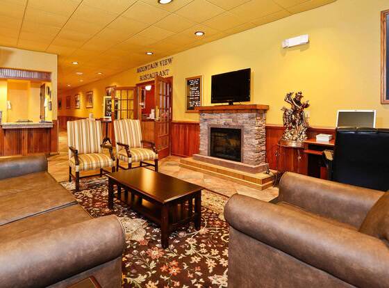 Magnuson Hotel Mountain View allows check-in for 18 year-old guests