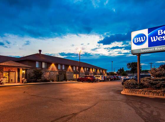 Best Western Spooner Riverplace allows check-in for 18 year-old guests