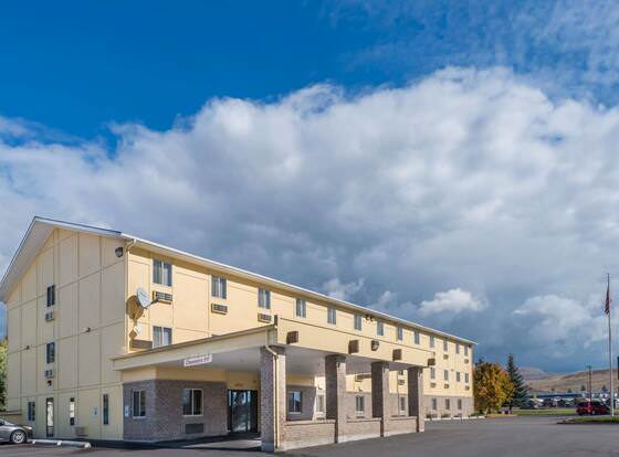 Super 8 by Wyndham Missoula/Reserve St. allows check-in for 18 year-old guests