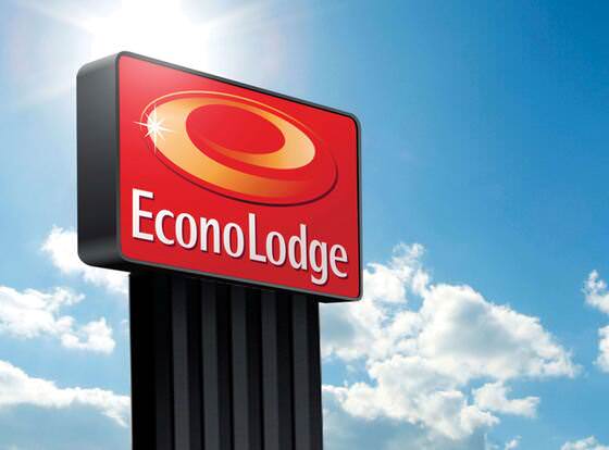 Econo Lodge allows check-in for 18 year-old guests