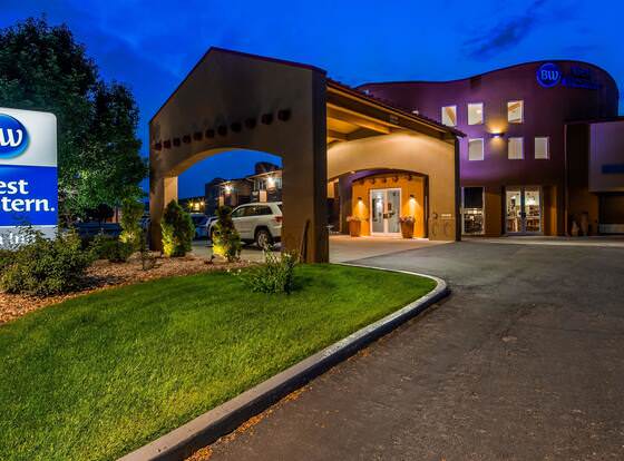Best Western Kiva Inn allows check-in for 18 year-old guests