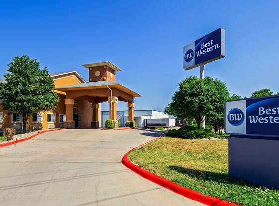 Best Western Manhattan Inn allows check-in for 18 year-old guests