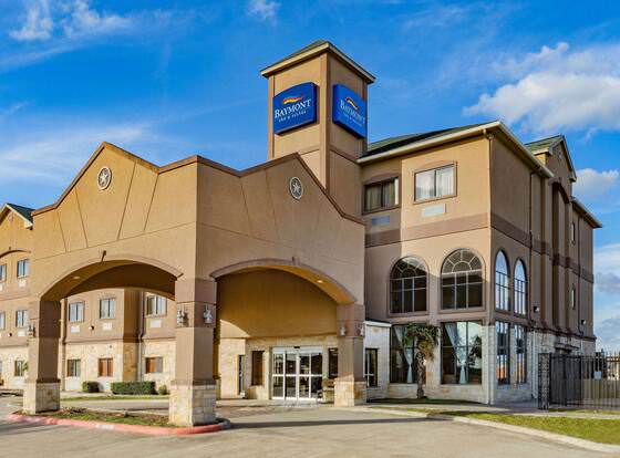 Baymont by Wyndham Cuero allows check-in for 18 year-old guests