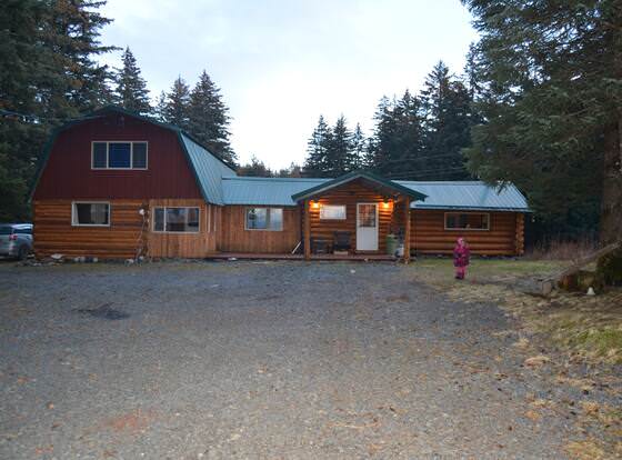 9th Wave Bed and Breakfast allows check-in for 18 year-old guests