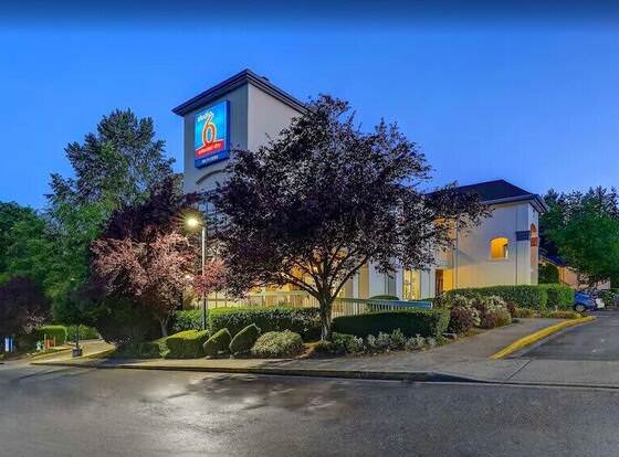 Studio 6 Mountlake Terrace, WA - Seattle allows check-in for 18 year-old guests