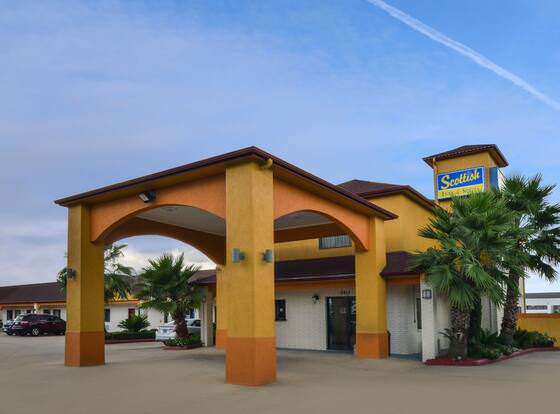 Scottish Inn & Suites Highway 6 South allows check-in for 18 year-old guests
