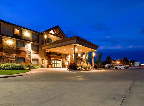 Best Western Plus Landmark Hotel allows check-in for 18 year-old guests