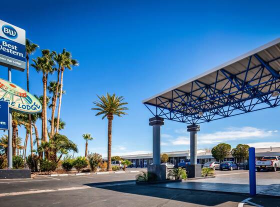 Best Western Space Age Lodge allows check-in for 18 year-old guests